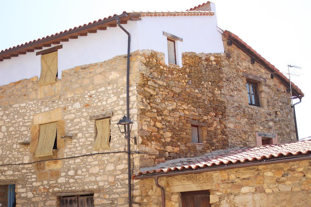 Hostal La Grulla Dorada Perales del Puerto Exterior foto